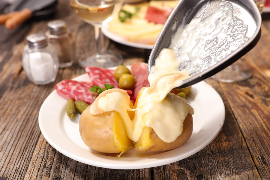 Raclette mang theo hương vị béo ngậy, thơm lừng chinh phục mọi thực khách