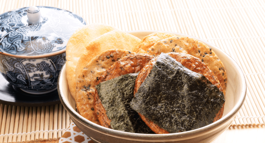 Senbei là một loại bánh gạo truyền thống, đặc trưng của Nhật Bản