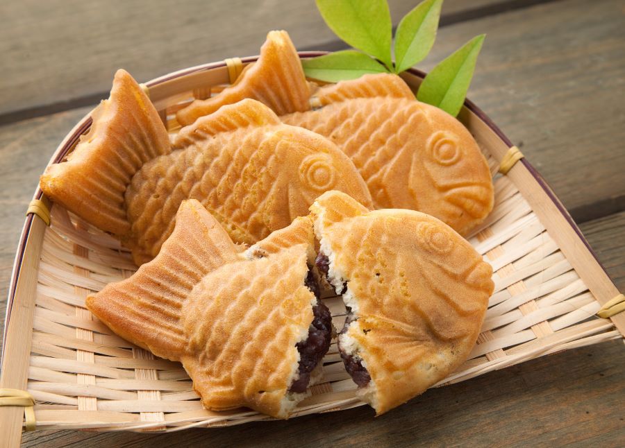 Taiyaki được biết đến nhiều nhất với cái tên “bánh cá” là một trong những món bánh trứ danh ẩm thực Nhật Bản 