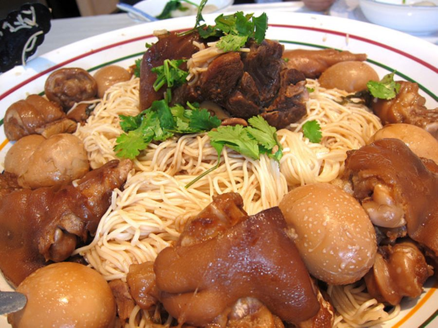 Mì chân giò - món ăn truyền thống được yêu thích vào ngày đầu tiên của năm mới