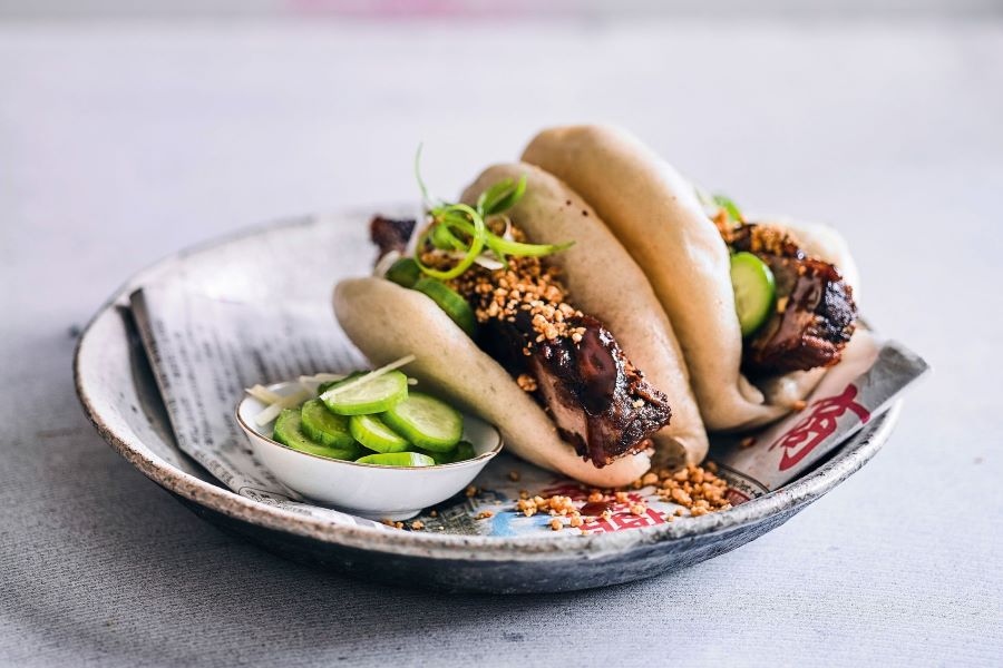 Bánh bao kẹp thịt hay Gua Bao được nhiều người ví von như bánh hamburger phong cách Đài Loan