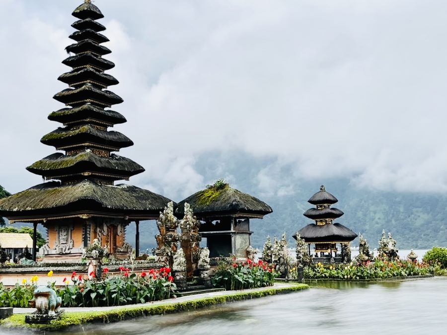 Đền Ulun Danu mang đậm văn hóa Hindu và là một trong những ngôi đền nổi tiếng và linh thiêng nhất tại Bali