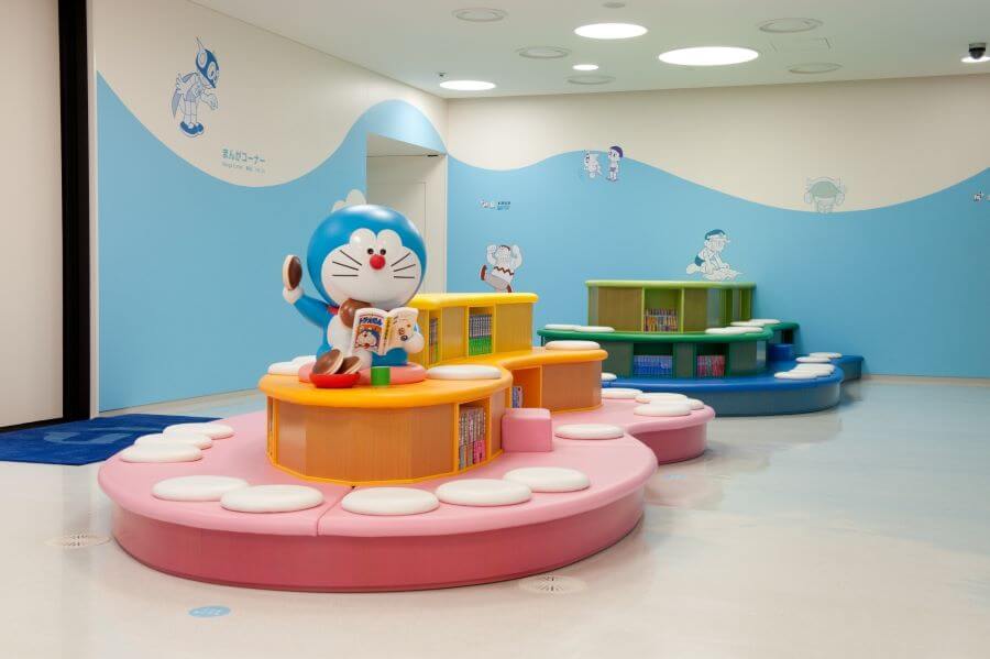 Điểm nổi bật nhất ở tầng này chính là thư viện truyện tranh Doraemon