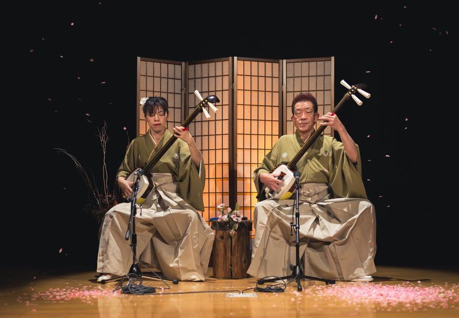 Shamisen là nhạc cụ truyền thống của Nhật Bản, được sử dụng trong các buổi biểu diễn truyền thống