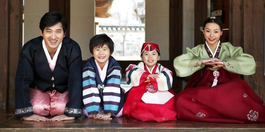 Mặc Hanbok vào dịp Tết Nguyên đán đã trở thành một truyền thống lâu đời của người Hàn Quốc