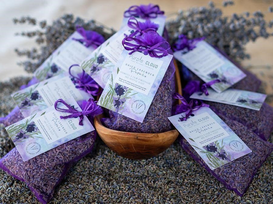 Những sản phẩm làm từ Lavender được trang trí và bày bán rộng rãi ở khắp các khu chợ, cửa hàng quà lưu niệm,... ở Pháp 