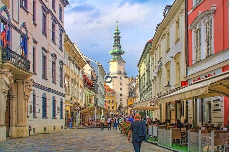 Thủ đô Bratislava xinh đẹp cổ kính của Slovakia