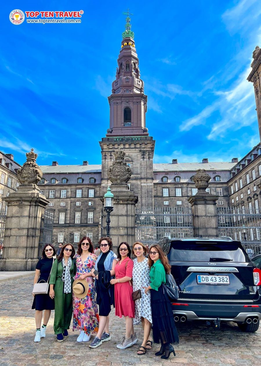 Khách yêu nhà Top Ten Travel “thả dáng” tại trời Âu xinh đẹp