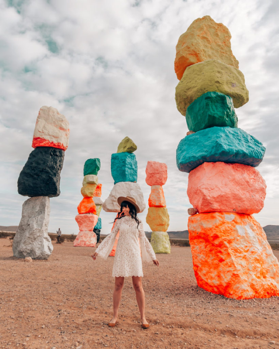 Bạn có thể thoải mái đến tham quan và chiêm ngưỡng những cột đá nhiều màu sắc tuyệt đẹp hoàn toàn miễn phí