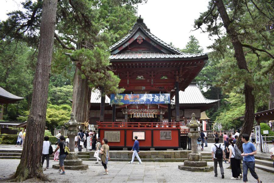 Đền Fuji Sengen Jinja là một trong những ngôi đền Shinto nổi tiếng và linh thiêng nhất tại Nhật Bản