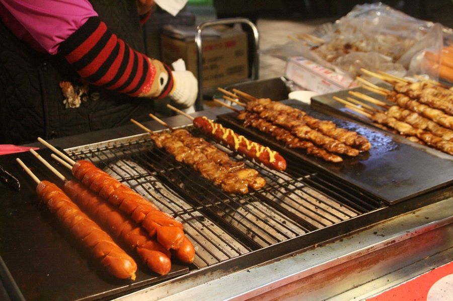 Phố Gwangbok-dong ở Busan, Hàn Quốc nổi tiếng với các món ăn đường phố ngon và giá cả phải chăng