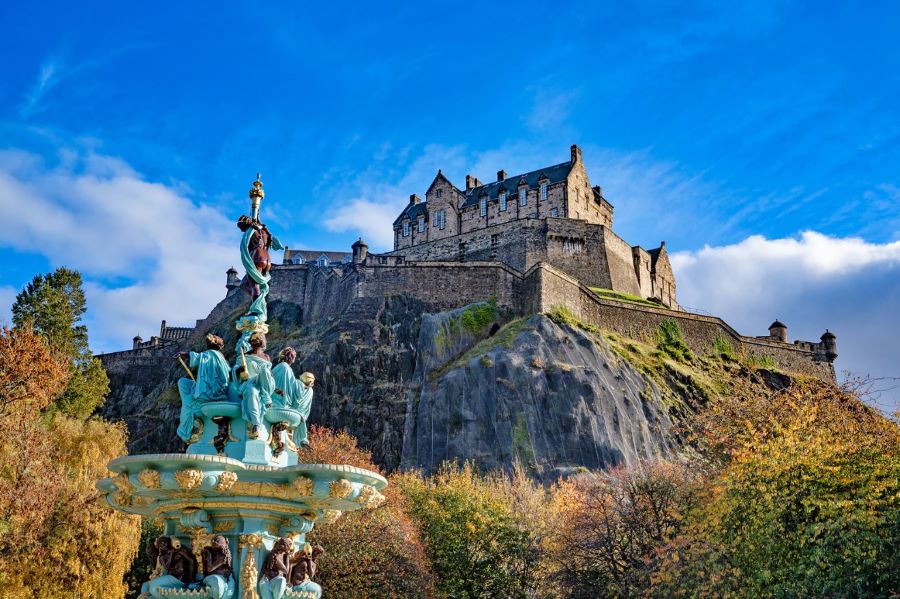 Lâu đài Edinburgh sở hữu vẻ đẹp vừa phóng khoáng vừa cổ kính