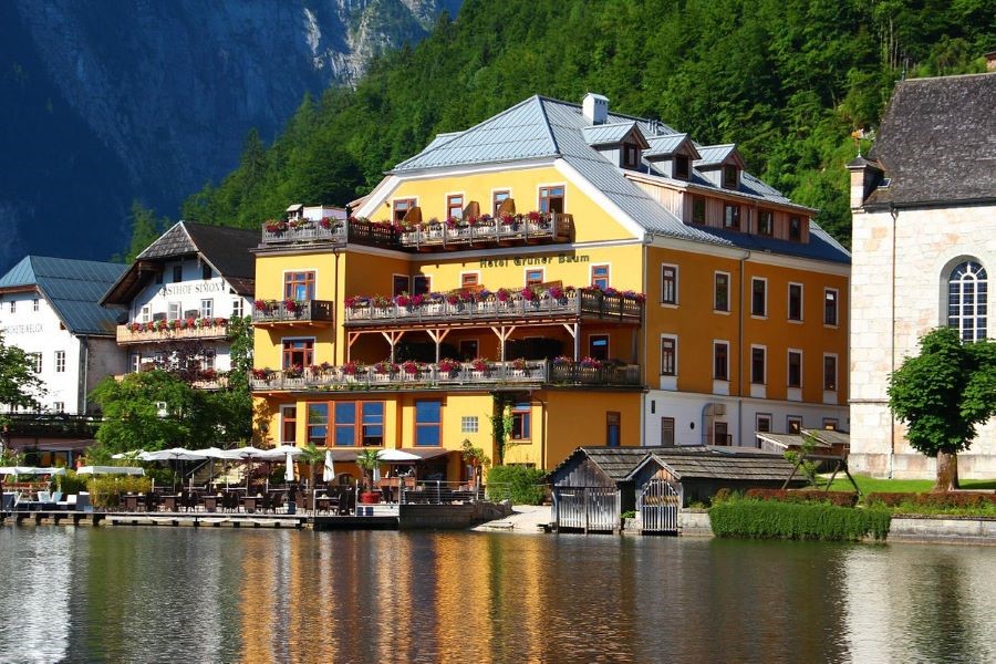 Khách sạn ở Hallstatt với phong cách gần gũi thiên nhiên thích hợp để nghỉ dưỡng và ngắm cảnh