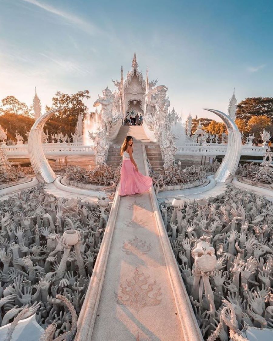 Cầu vòng tròn tái sinh của chùa trắng Thái Lan - Cầu “The cycle of rebirth”