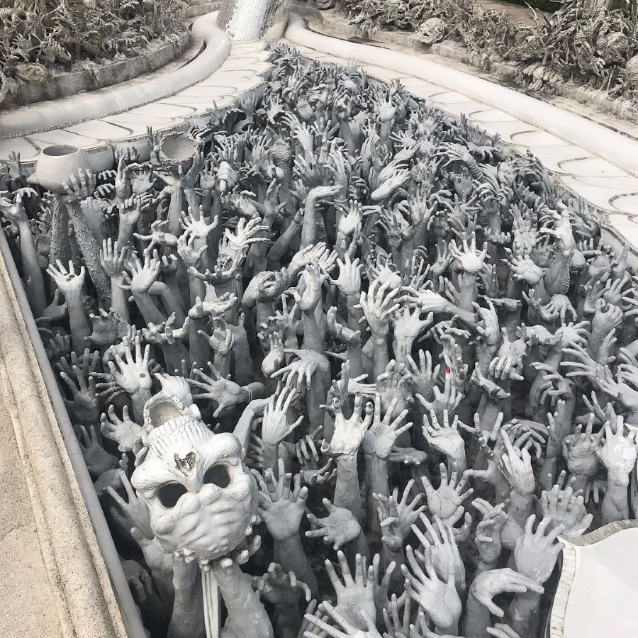 Lối kiến trúc độc đáo và ấn tượng tại Cầu vòng tròn tái sinh của chùa trắng Thái Lan