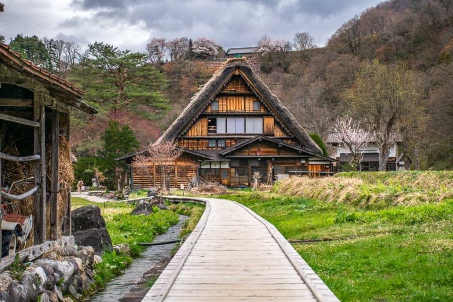 Làng cổ Shirakawago có gì đặc biệt ?