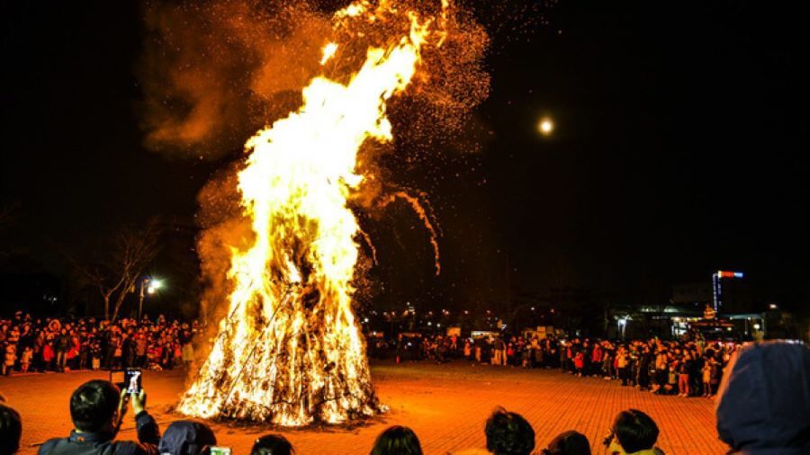 "Lễ hội Lửa" là một trong những nét văn hóa đặc sắc và lâu đời của người dân đảo Jeju