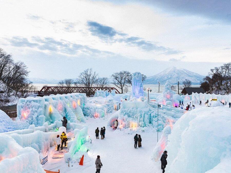 Lễ hội Mùa đông Asahikawa là một trong những lễ hội tuyết lớn và nổi tiếng nhất ở Hokkaido