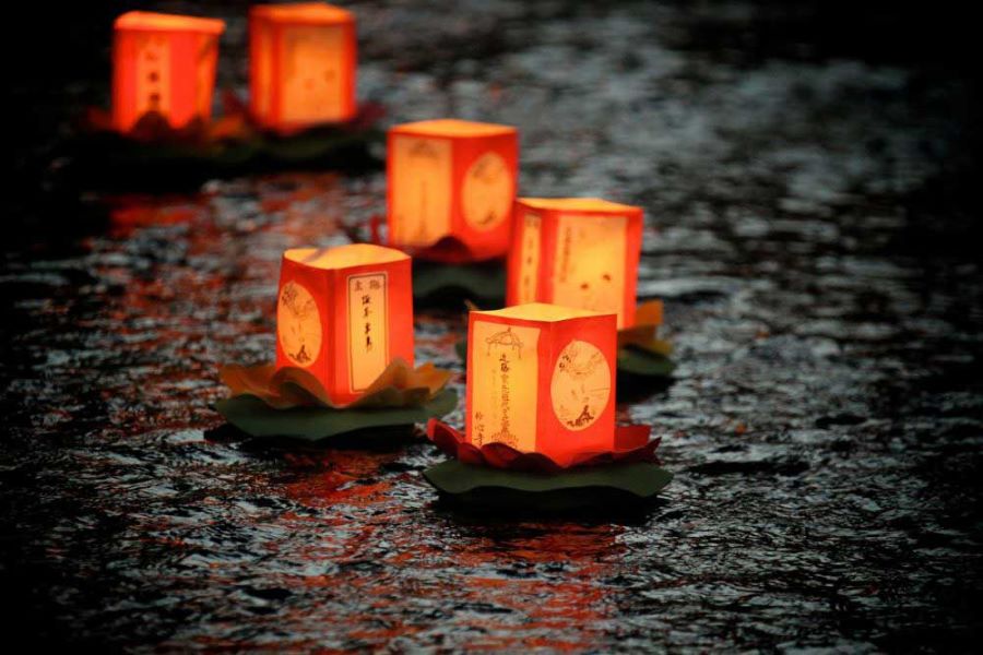 Lễ hội thả đèn lồng Toro Nagashi mang ý nghĩa quan trọng và đặc biệt đối với người dân Nhật Bản