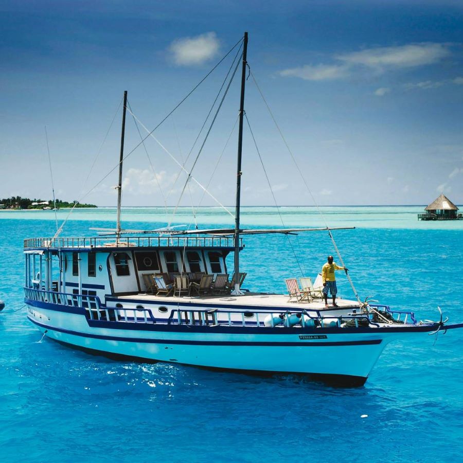 Thuyền Dhoni - phương tiện chủ yếu được sử dụng để di chuyển giữa các đảo tại Maldives