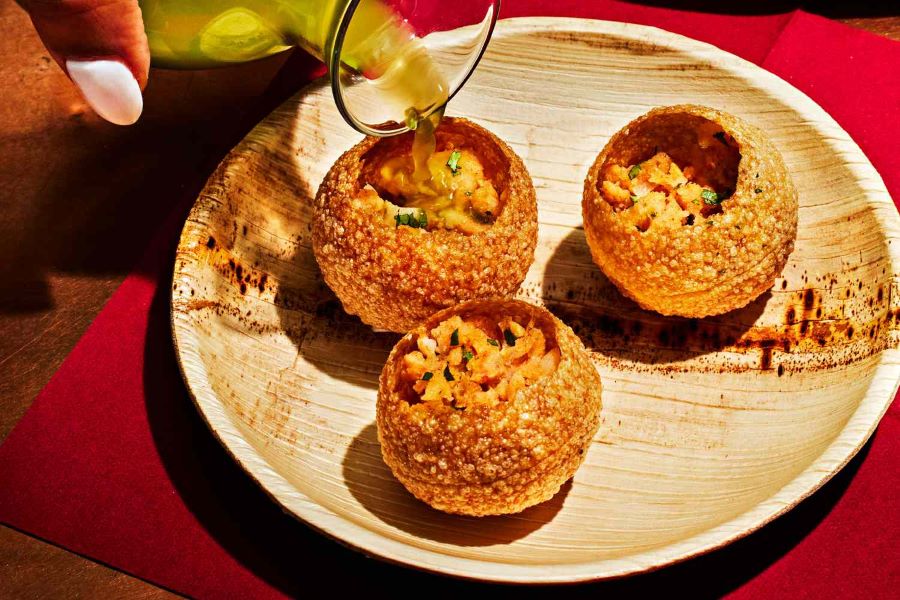 Pani Puri còn là món ăn mang hương vị đậm đà, hấp dẫn, khó quên