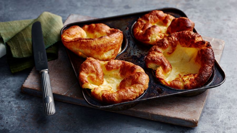 Yorkshire Pudding - Một trong những món ăn nổi tiếng trong ẩm thực Anh Quốc