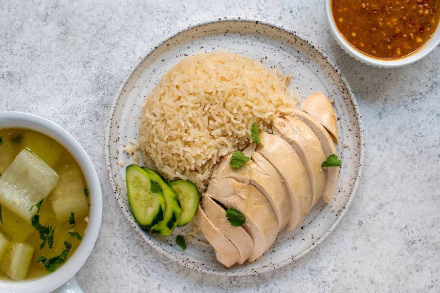 Tưởng chừng đơn giản nhưng Khao Man Gai lại vô cùng thơm ngon, hấp dẫn