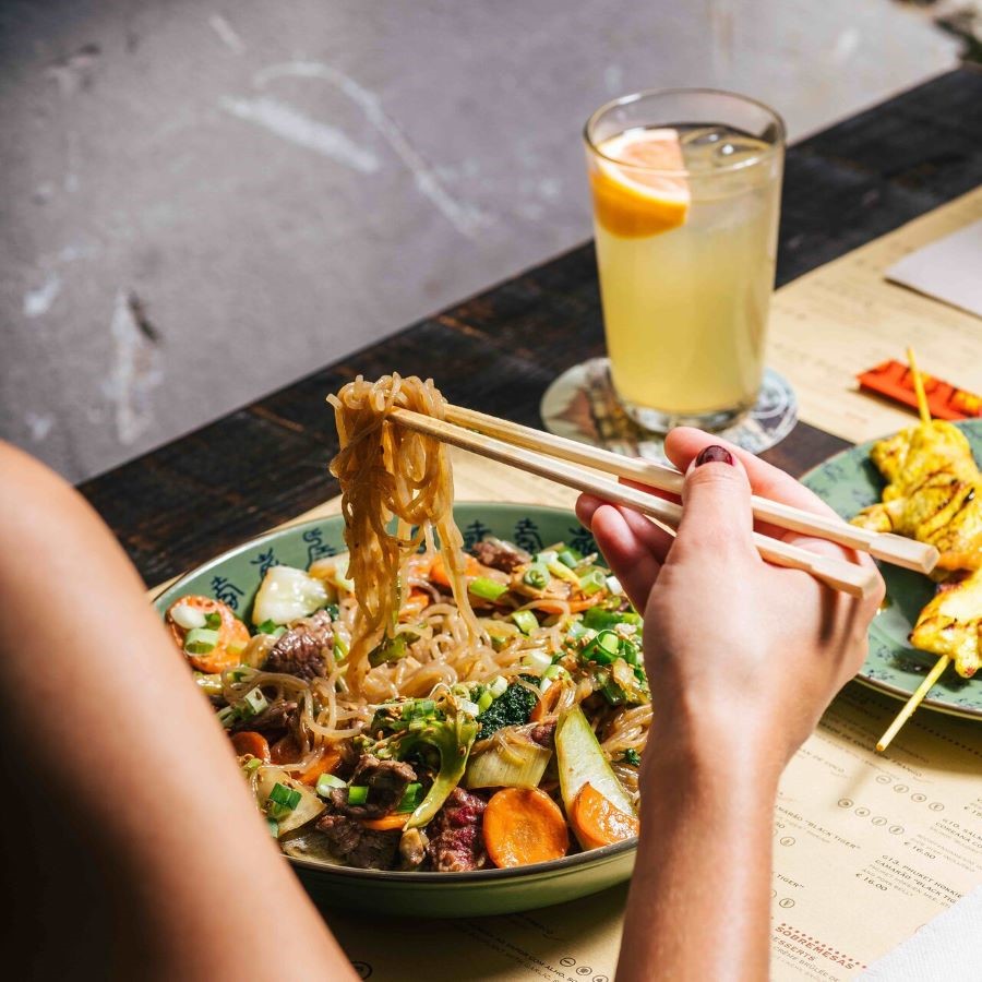 Mee Hokkien là một trong những món ăn làm nên tên tuổi cho nền ẩm thực đặc sắc tại Phuket