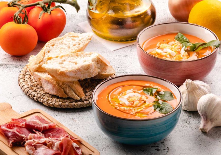 Gazpacho là một món súp lạnh thường được dùng trong khai vị của người Tây Ban Nha