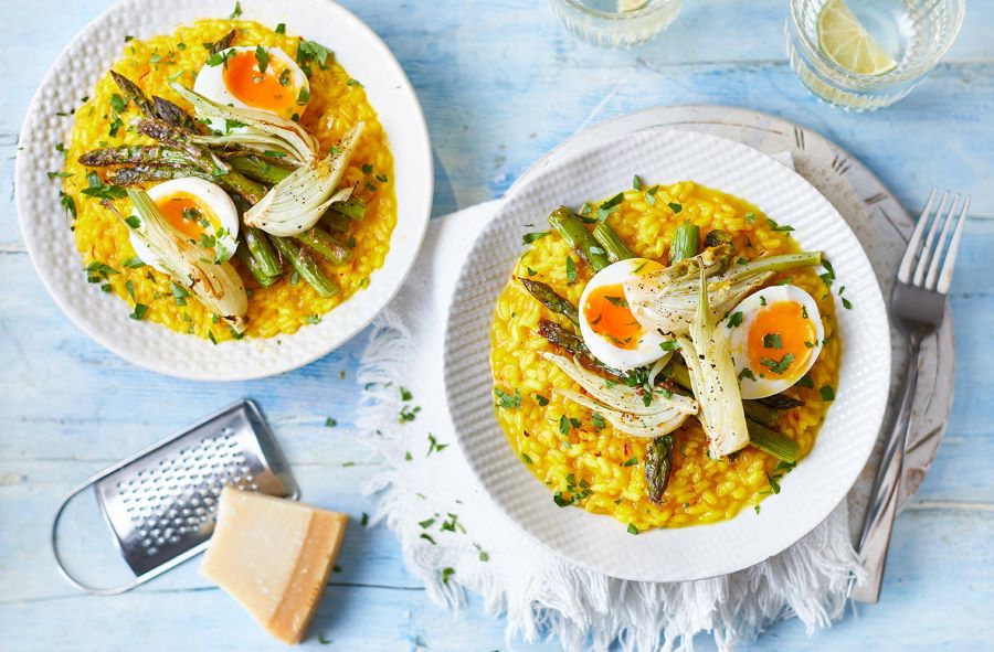 Cơm nấu nghệ Saffron Risotto gây ấn tượng với màu vàng đẹp mắt cùng hương vị béo ngậy, hấp dẫn 