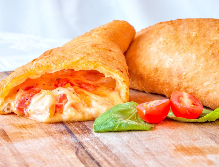Panzerotti thường được thưởng thức như một món ăn nhẹ hoặc bữa ăn nhanh tại Ý