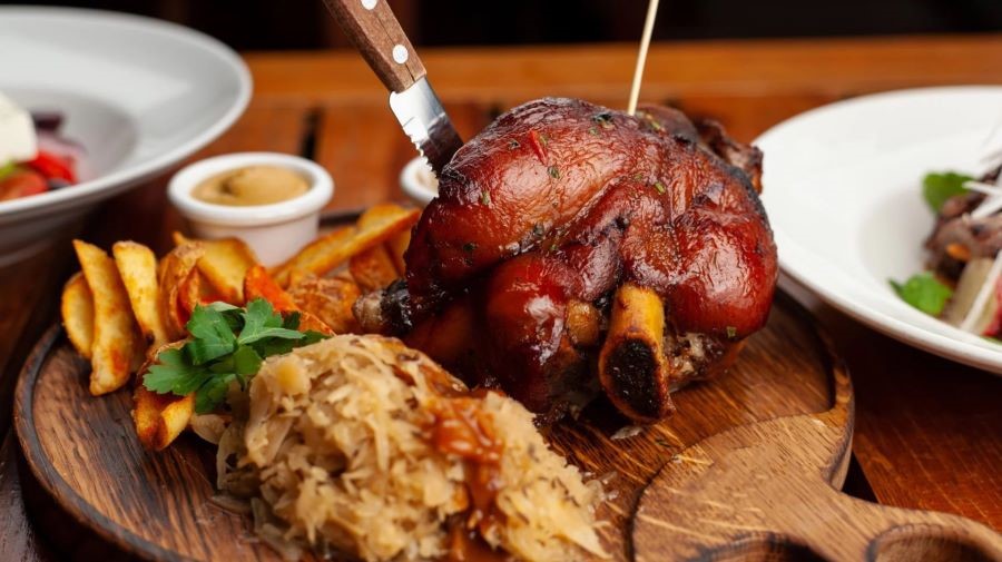 Thịt - nguyên liệu không thể thiếu trong bữa ăn của người Đức