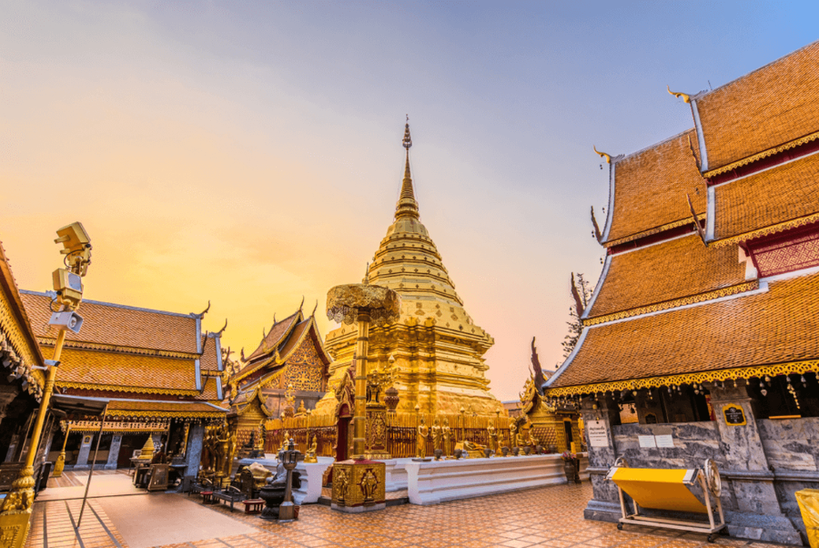 Tọa lạc uy nghi trên sườn đồi Doi Suthep, Wat Phrathat Doi Suthep được mệnh danh là ngôi chùa đẹp nhất ở Chiang Mai