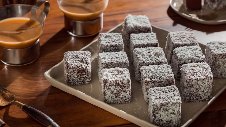 Bánh Lamington là một trong những món ăn tráng miệng được cả người dân Úc yêu thích