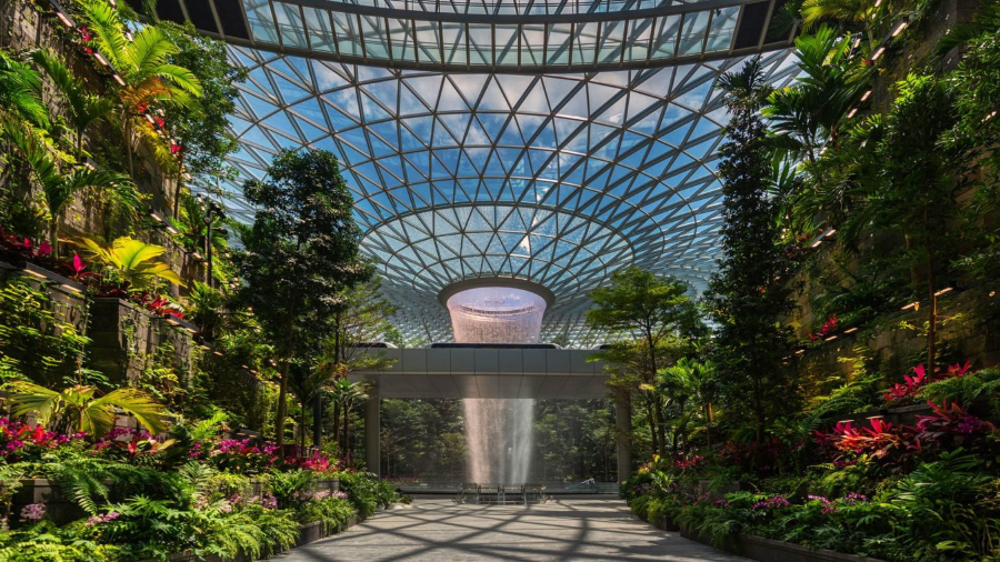 Changi Airport Singapore luôn khiến du khách ngỡ ngàng bởi sự hiện đại, tiện nghi và không ngừng đổi mới