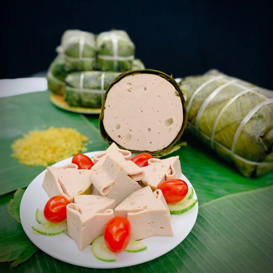 Sẽ thật thiếu sót nếu bạn bỏ qua món giò quen thuộc trong những ngày Tết của người miền Bắc