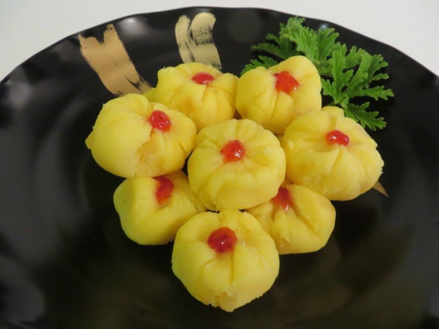 Những chiếc bánh khoai lang hạt dẻ có hương vị ngọt ngào khó cưỡng