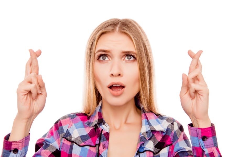 Hành động bắt chéo hai ngón tay ở Đức thể hiện sự không trung thực của người nói