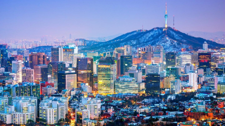Seoul, thủ đô của Hàn Quốc, là một đô thị năng động và hiện đại với những tòa nhà chọc trời cao vút