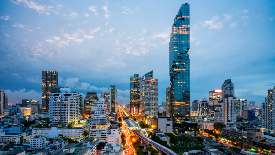 Bangkok, thủ đô sôi động của Thái Lan, luôn chào đón du khách với những nụ cười rạng rỡ và vô vàn điều thú vị để khám phá
