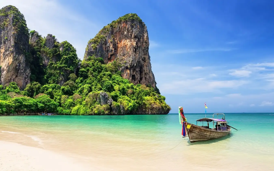 Phuket níu chân du khách bởi vẻ đẹp thiên nhiên hoang sơ, đầy mê hoặc