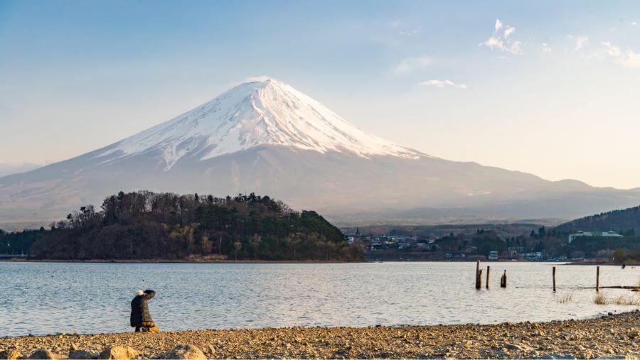 Hồ Kawaguchi được xem là địa điểm lý tưởng nhất để ngắm nhìn toàn cảnh núi Phú Sĩ phản chiếu trên mặt nước tĩnh lặng