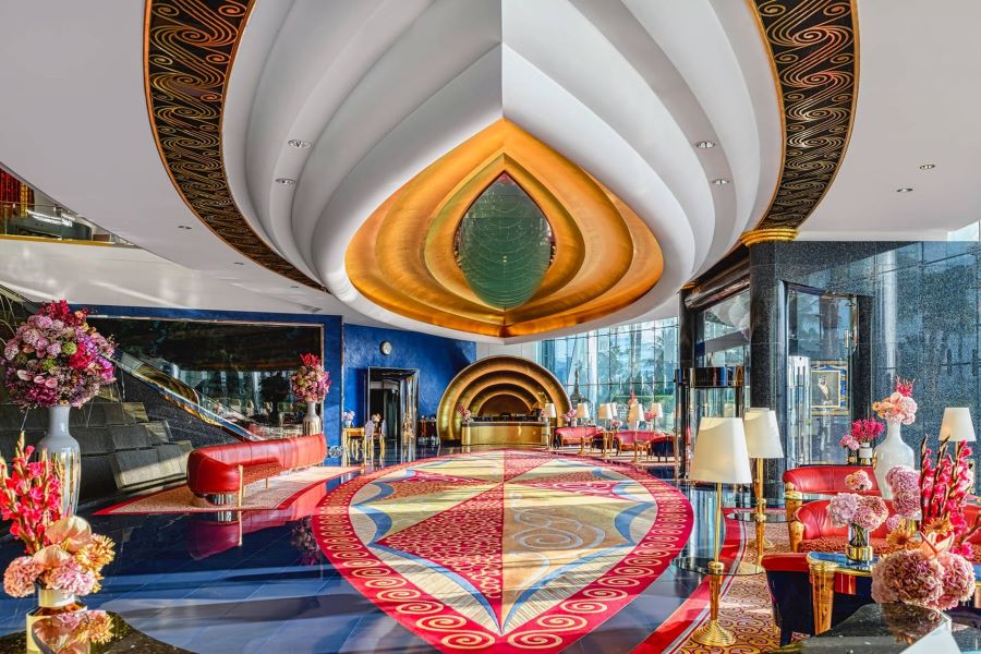 Burj Al Arab không chỉ nổi tiếng bởi kiến trúc độc đáo mà còn bởi dịch vụ hoàn hảo và tiện nghi cao cấp