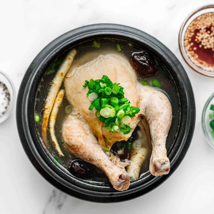 Samgyetang là một trong những biểu tượng ẩm thực đặc trưng của Hàn Quốc.