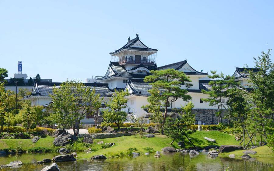 Lâu đài Toyama là một biểu tượng lịch sử và văn hóa tại trung tâm thành phố Toyama