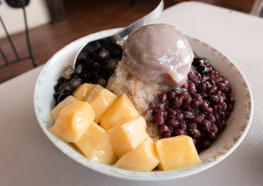 Một ly đá bào thơm ngon với đầy đủ topping