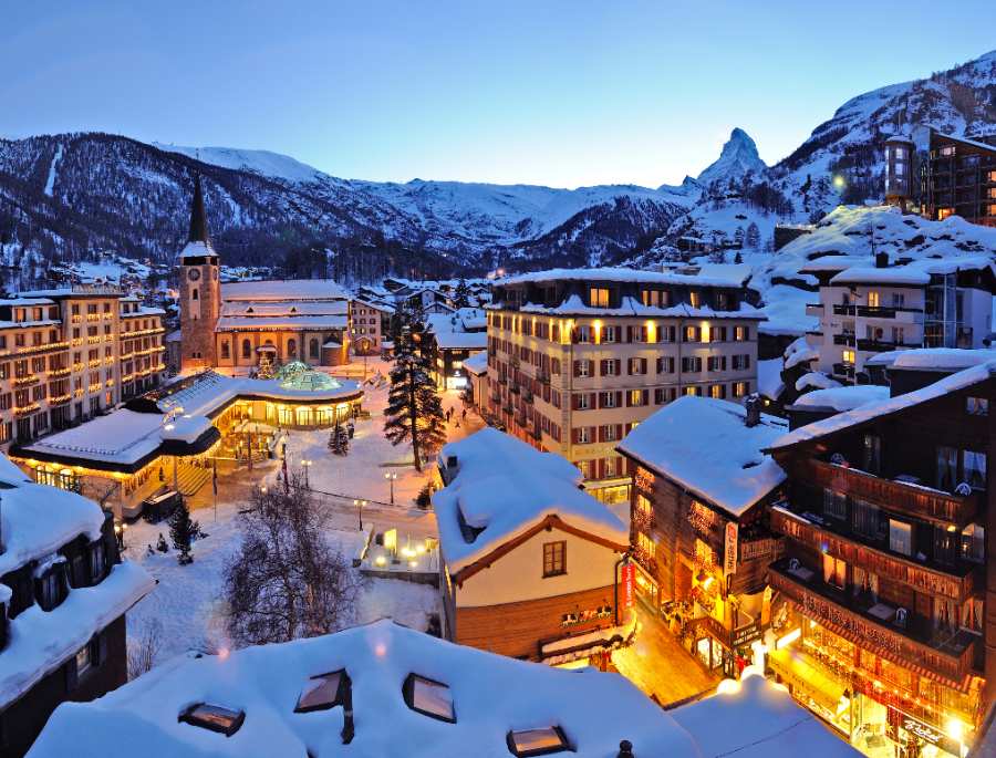 Khung cảnh khu trượt tuyết Zermatt mỗi khi lên đèn trông thật lung linh