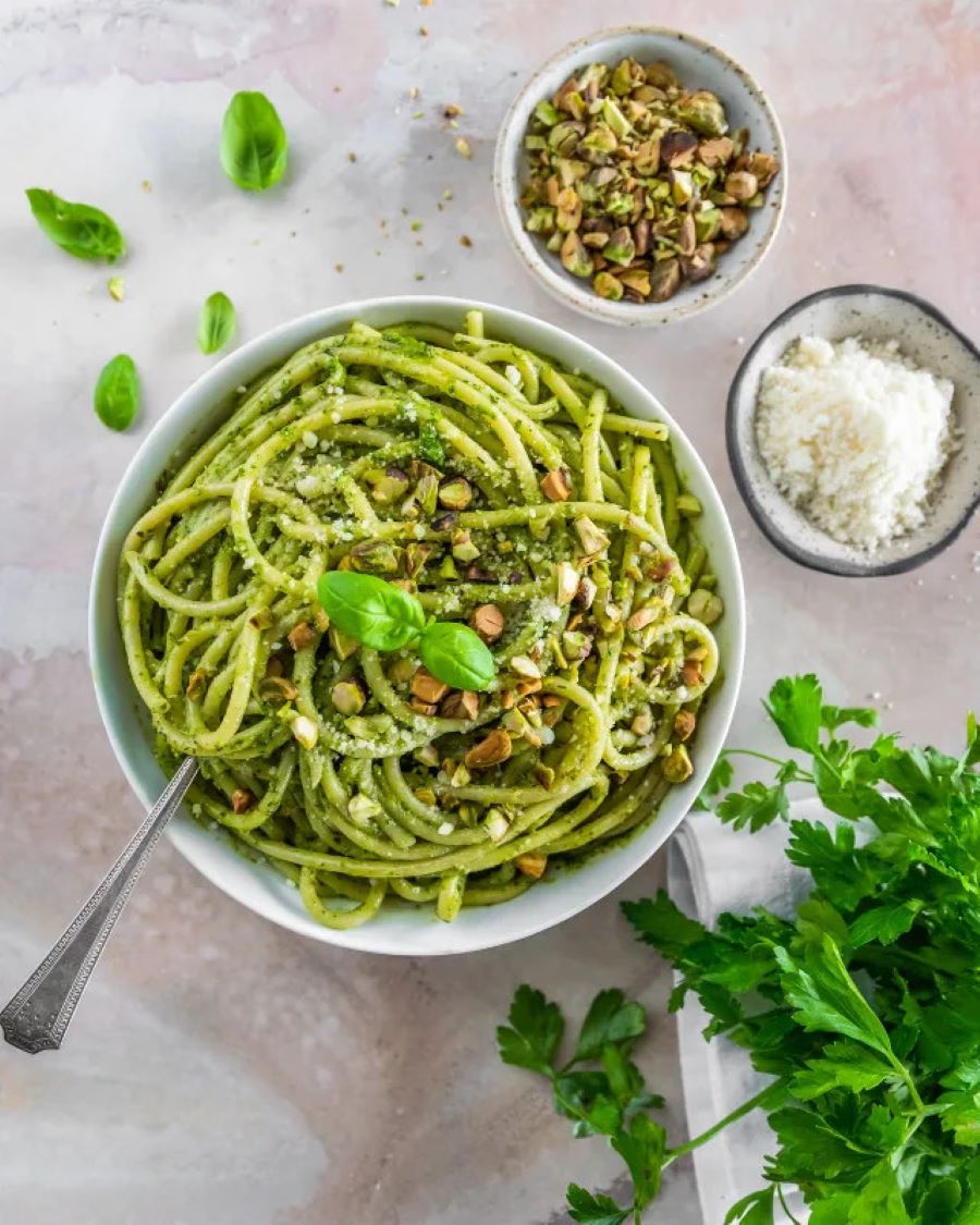 Mỳ Bucatini sốt Pesto với hương vị thơm ngon mới lạ, khiến thực khách mê đắm 