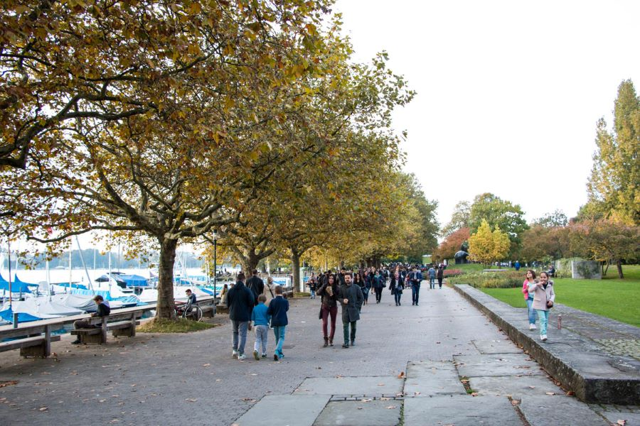 Phố đi bộ Hồ Zurich cũng là một trong những điểm dừng chân du khách không nên bỏ qua