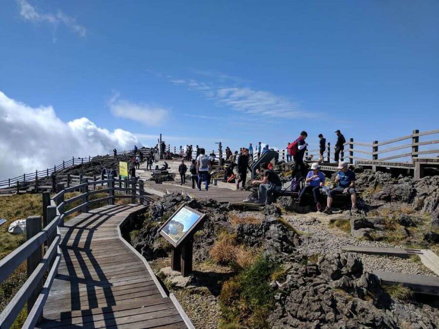 Gwaneumsa là một trong những cung đường leo núi nổi tiếng tại núi Hallasan, thu hút du khách bởi vẻ đẹp hoang sơ, hùng vĩ